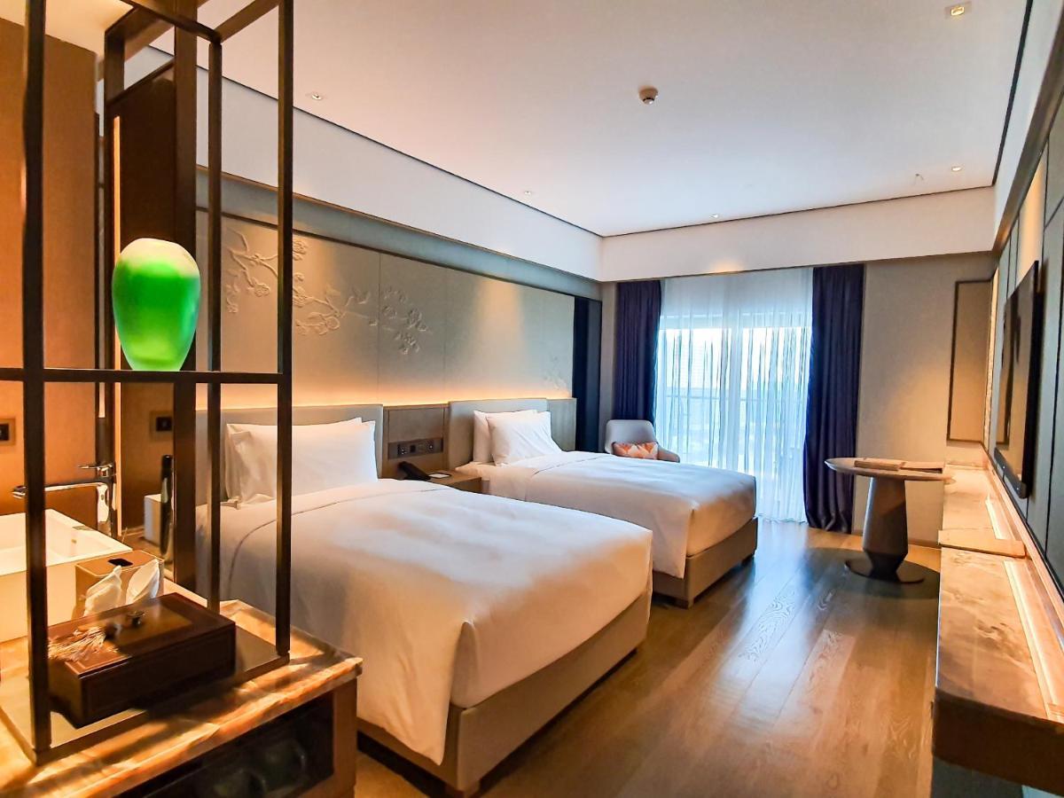 Howard Johnson Plaza By Wyndham Blue Bay Sihanoukville Bagian luar foto