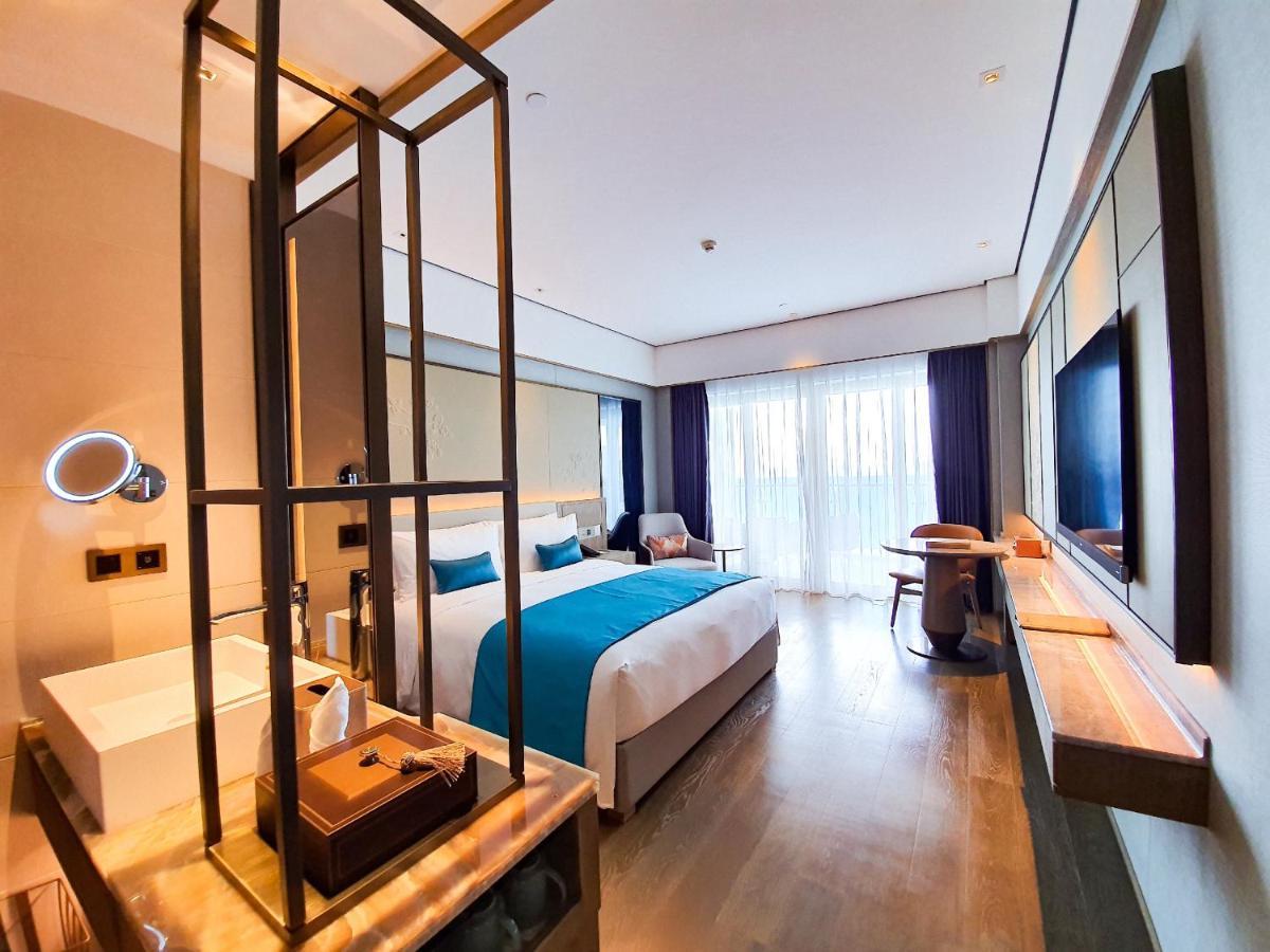 Howard Johnson Plaza By Wyndham Blue Bay Sihanoukville Bagian luar foto