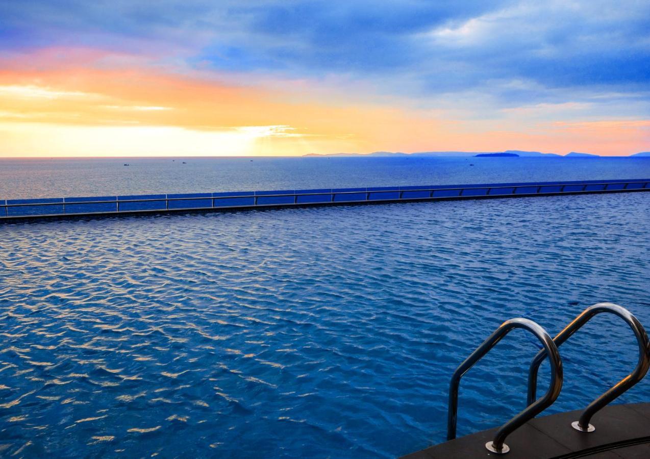 Howard Johnson Plaza By Wyndham Blue Bay Sihanoukville Bagian luar foto