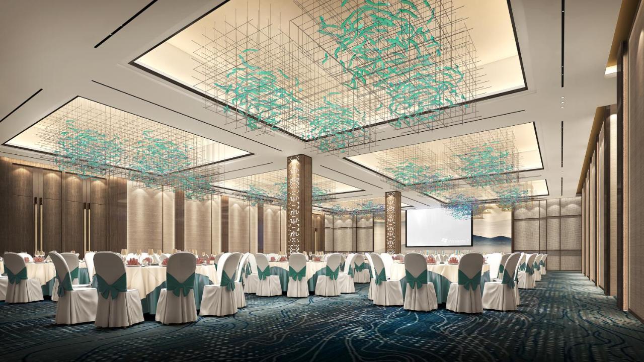 Howard Johnson Plaza By Wyndham Blue Bay Sihanoukville Bagian luar foto