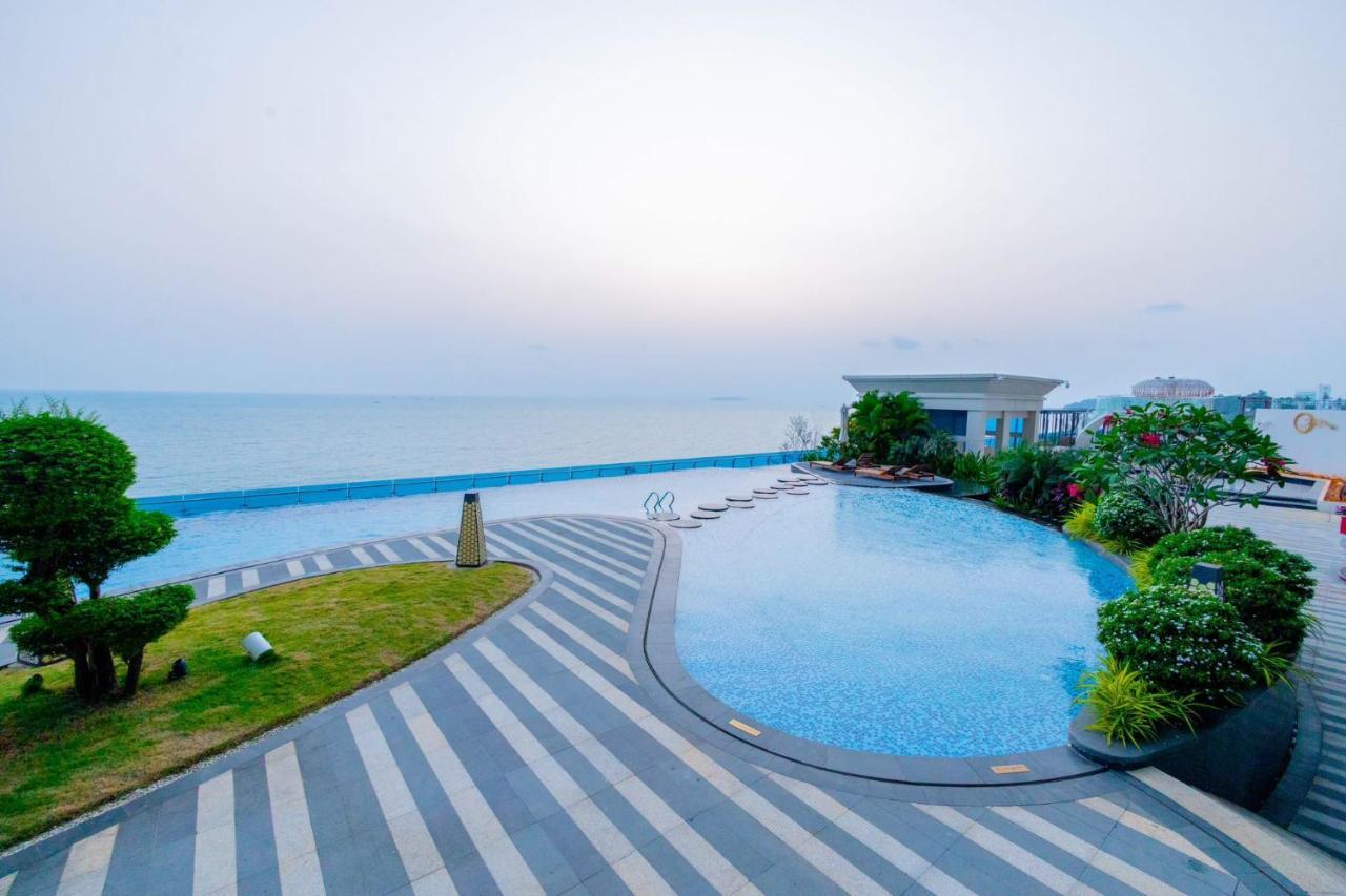 Howard Johnson Plaza By Wyndham Blue Bay Sihanoukville Bagian luar foto