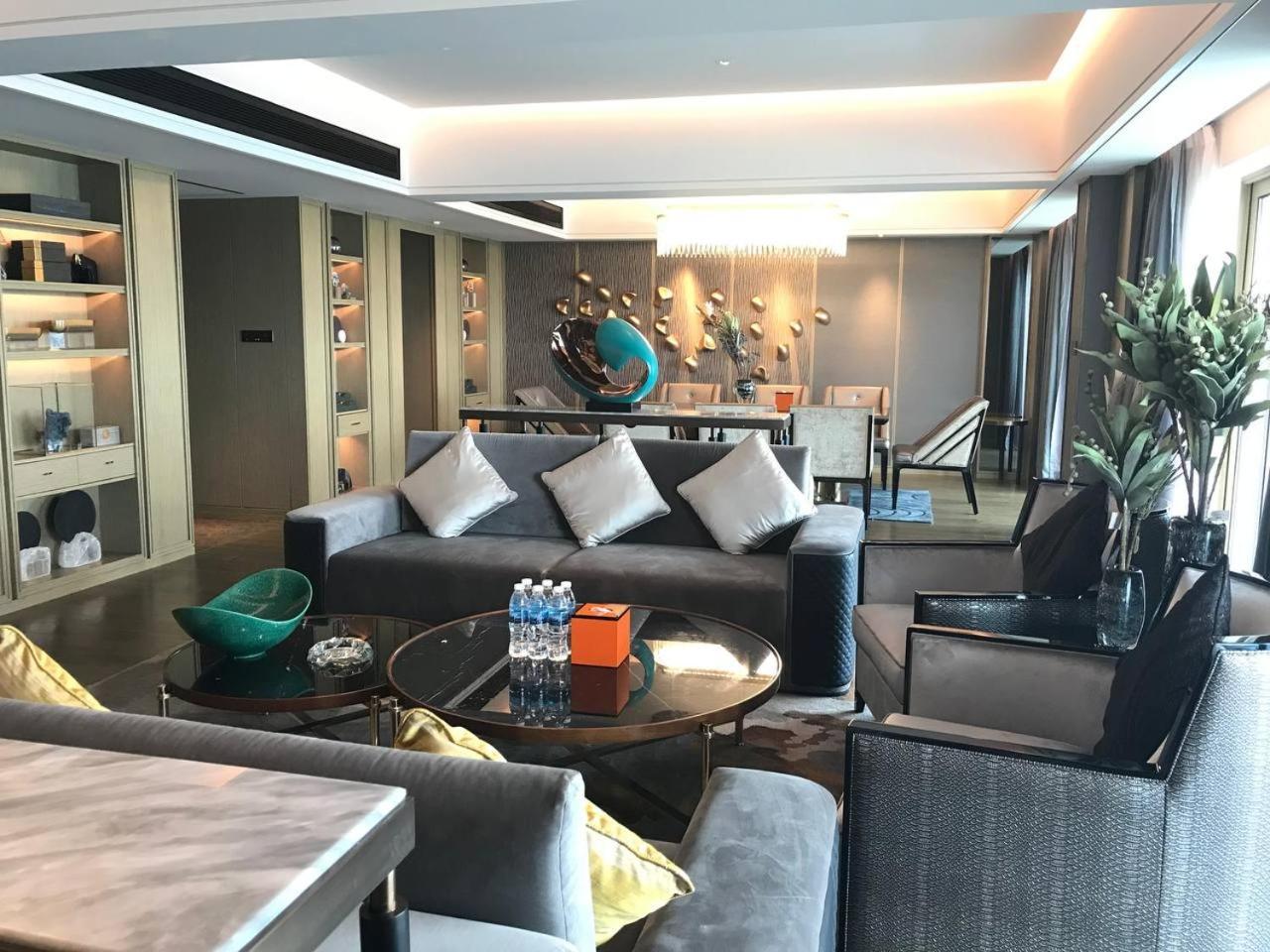 Howard Johnson Plaza By Wyndham Blue Bay Sihanoukville Bagian luar foto