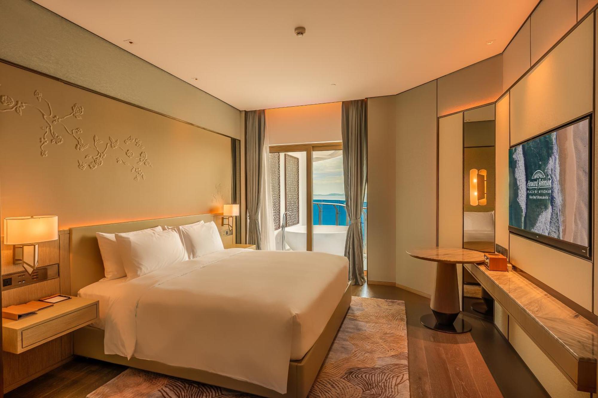 Howard Johnson Plaza By Wyndham Blue Bay Sihanoukville Bagian luar foto