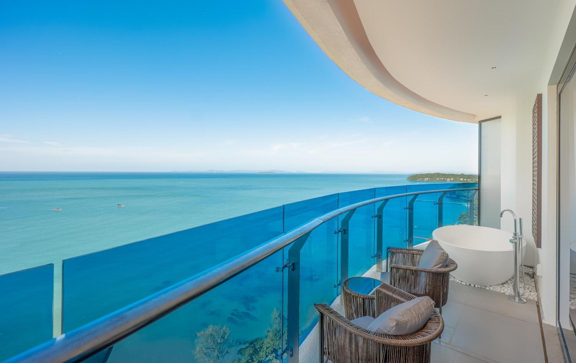 Howard Johnson Plaza By Wyndham Blue Bay Sihanoukville Bagian luar foto