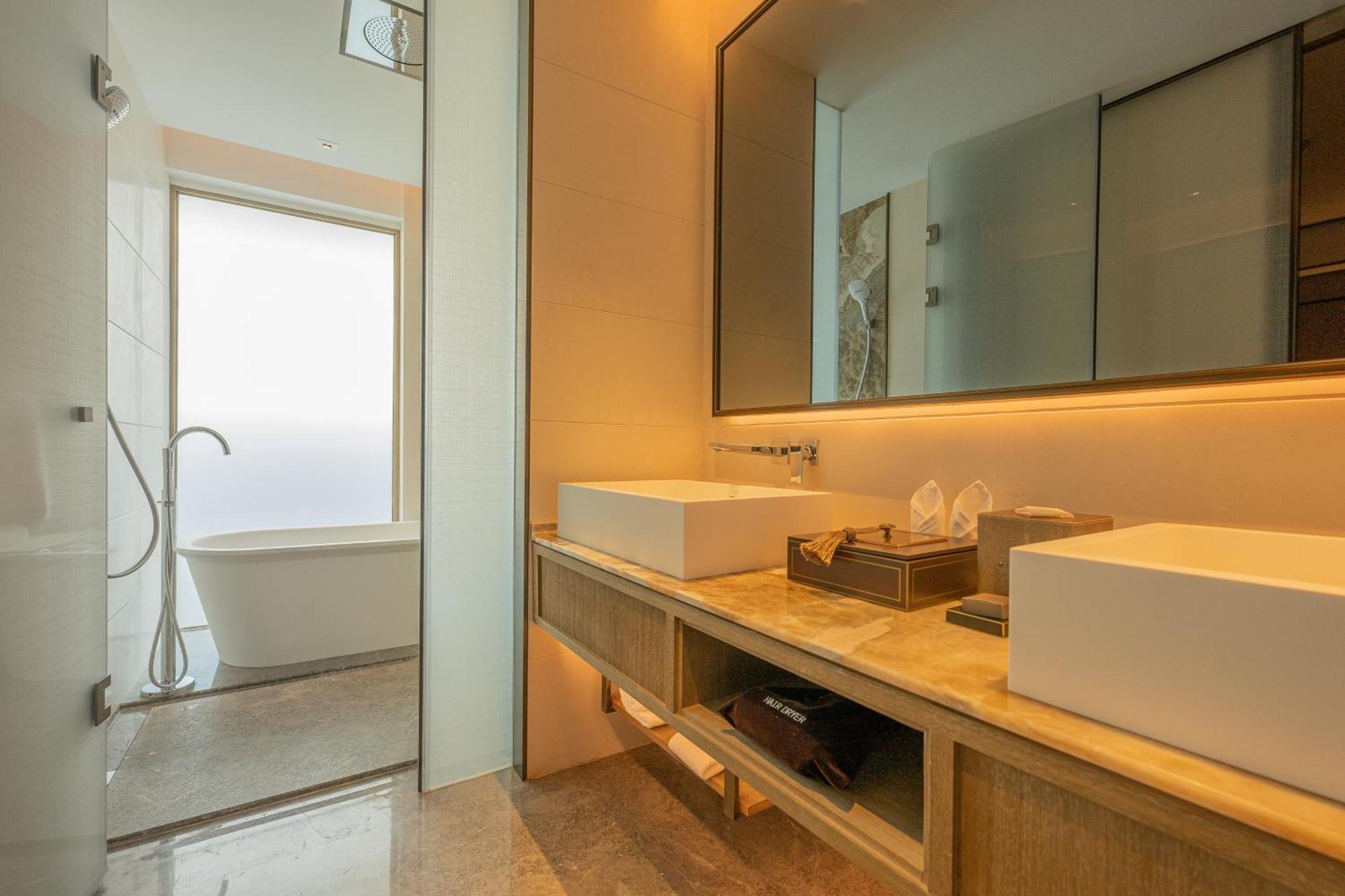 Howard Johnson Plaza By Wyndham Blue Bay Sihanoukville Bagian luar foto